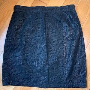 EUC Vintage 80s Leather pencil skirt animal print Womens GIII Korea. Size 13/14.
